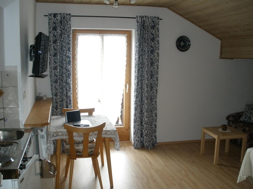 Hôtel Alpengasthof zur Loisach à Grossweil Chambre photo