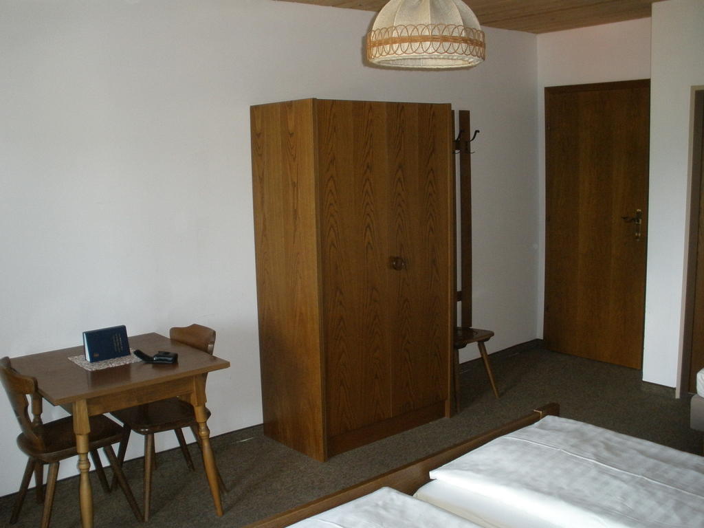 Hôtel Alpengasthof zur Loisach à Grossweil Chambre photo